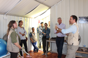 The Swiss Ambassador in Jordan, Hans -Peter Lenz, visits the clinic for physiotherapy and rehabilitation of the FPSC in Za’atari