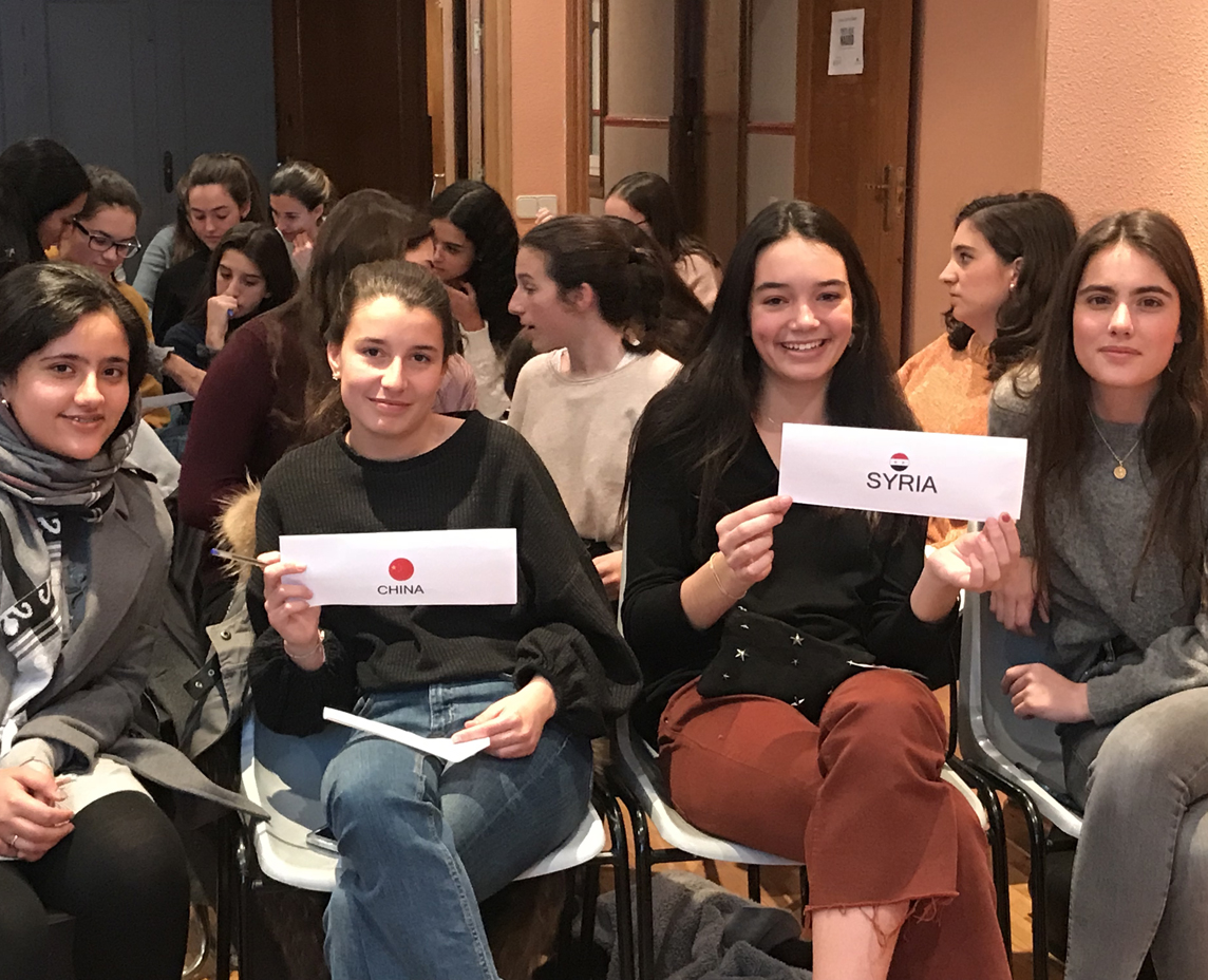 Segunda formación para las jóvenes que participan en Youth Mun Madrid