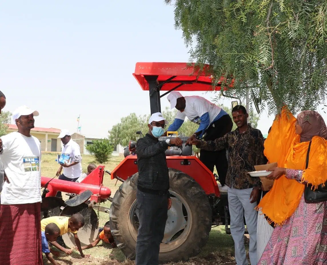 More than 75 families benefit from the delivery of two tractors to agricultural cooperatives in the Somali region in Ethiopia