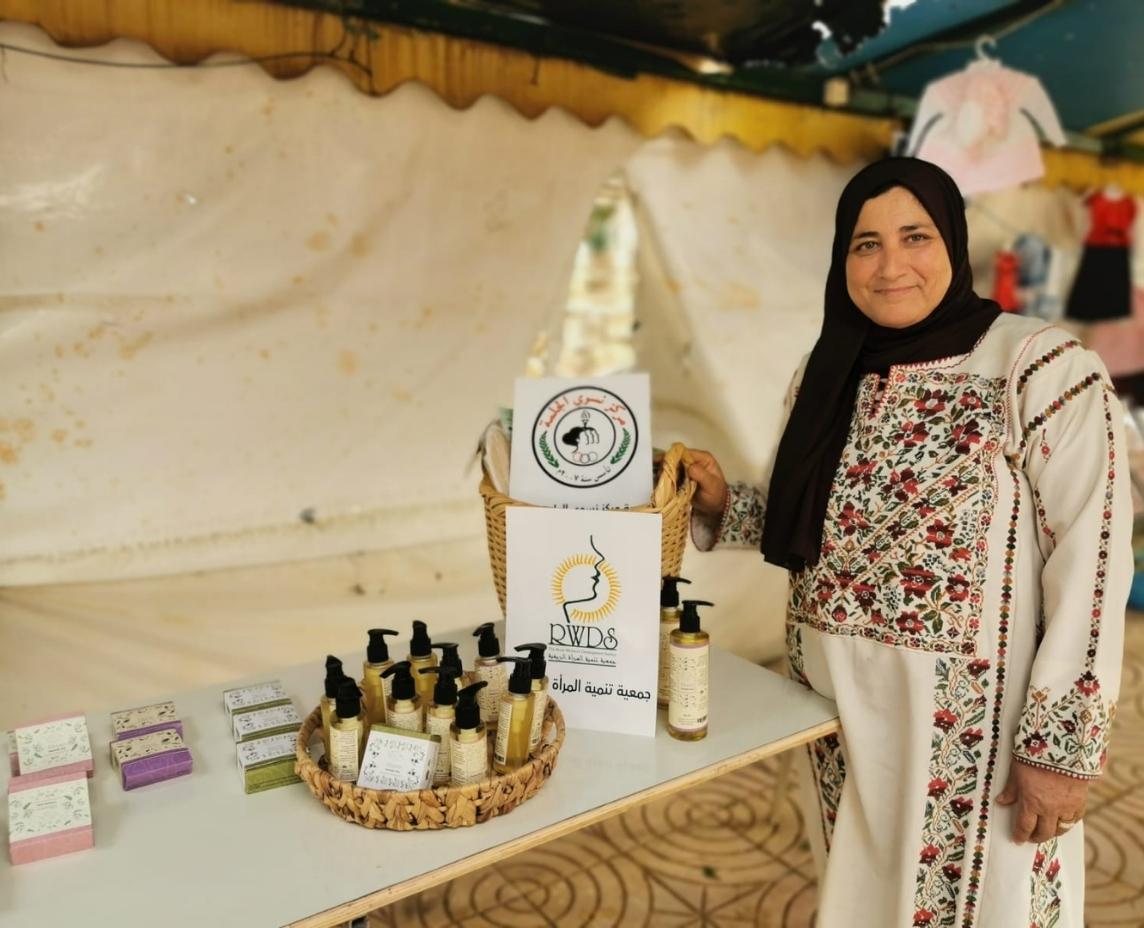 Cooperativas de mujeres palestinas de ámbito rural ven expandidas sus redes comerciales con una mayor cohesión social y participación