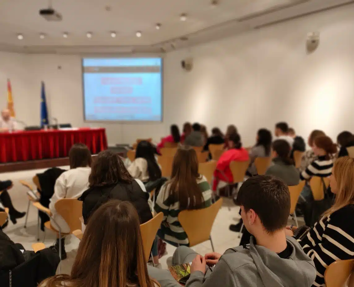 Encuentro de la Fundación con jóvenes de la EFA Piñeiral en la Casa de Galicia en Madrid