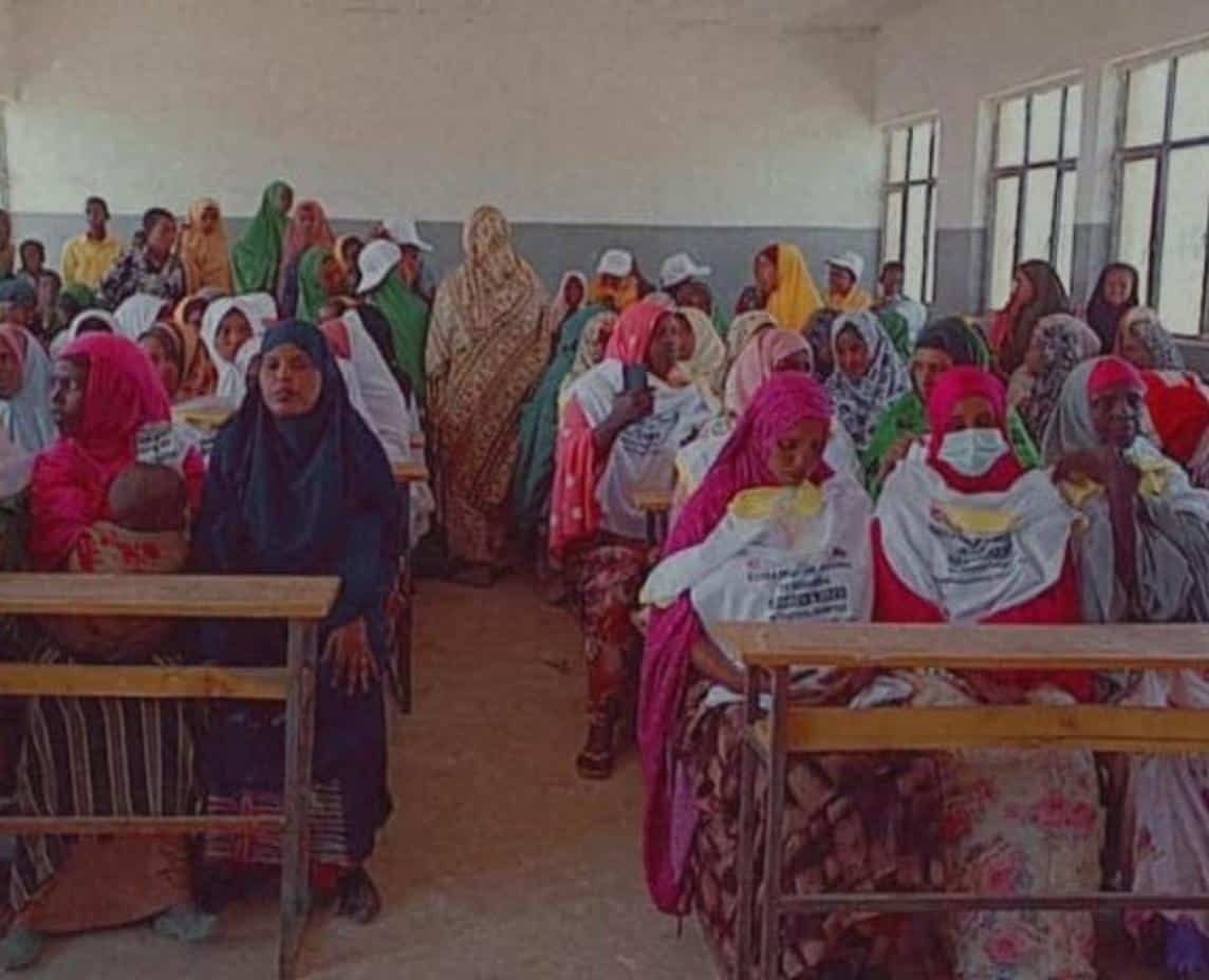 Mujeres y niñas de comunidades rurales de la región somalí en Etiopía reflexionan sobre sus derechos con motivo del Día Internacional de la Mujer