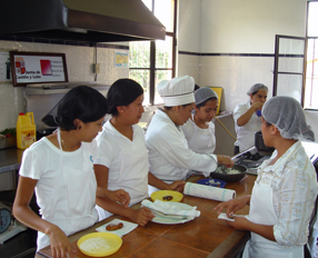 Mejora de la capacitación y la calidad del trabajo de mujeres indígenas microempresarias de turismo comunitario en el Altiplano occidental de Guatemala