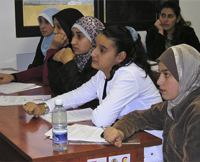 Apoyo educacional a refugiadas sirias e iraquíes en el Instituto de Gestión y Servicios IMS – Al Tilal