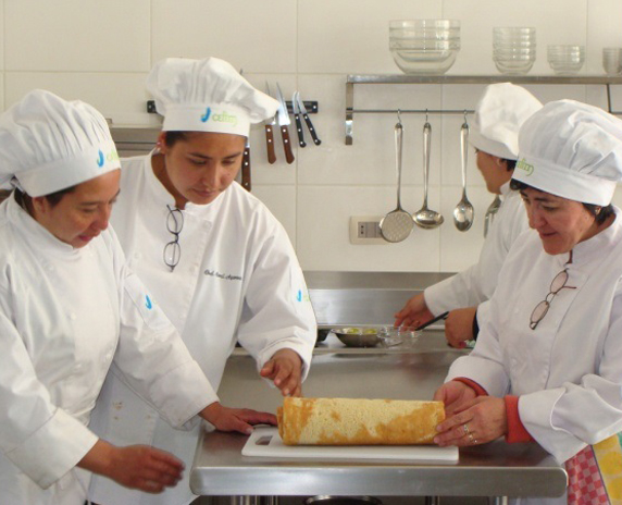 Mejora de las posibilidades de formación profesional de mujeres de escasos recursos provenientes de las zonas rurales de Bolivia