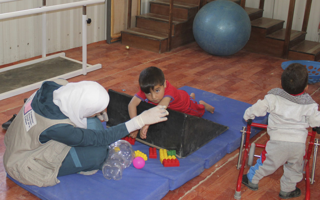 Apoyo rehabilitacional para los refugiados sirios con discapacidad en los campos de Za´atari y Azraq (Jordania)