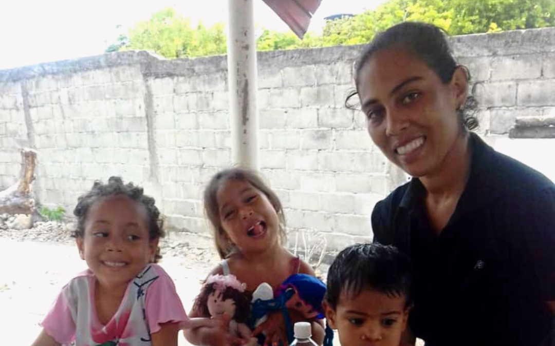 Atención a familias de Venezuela, afectadas por la escasez y elevado coste de alimentos y medicinas (1)