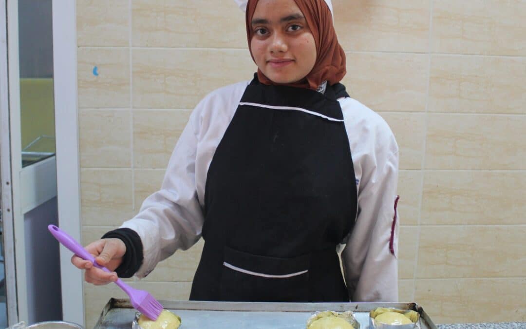 Amna supera barreras y se forma en hostelería con el sueño de abrir su propio restaurante en el Alto Egipto
