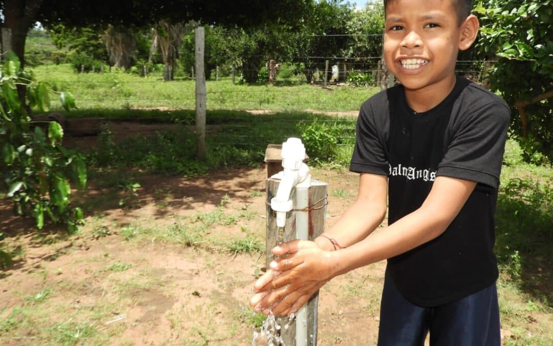 Promovemos el acceso al agua potable y el saneamiento en la comunidad rural indígena de El Carmen (Bolivia)